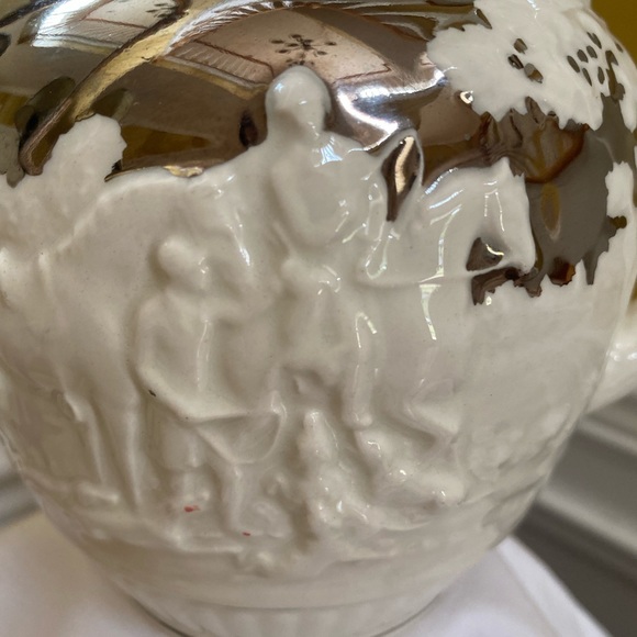 Vintage Wedgewood pitcher, white with silver, fox hunting scene with dog handle, - Picture 10 of 13